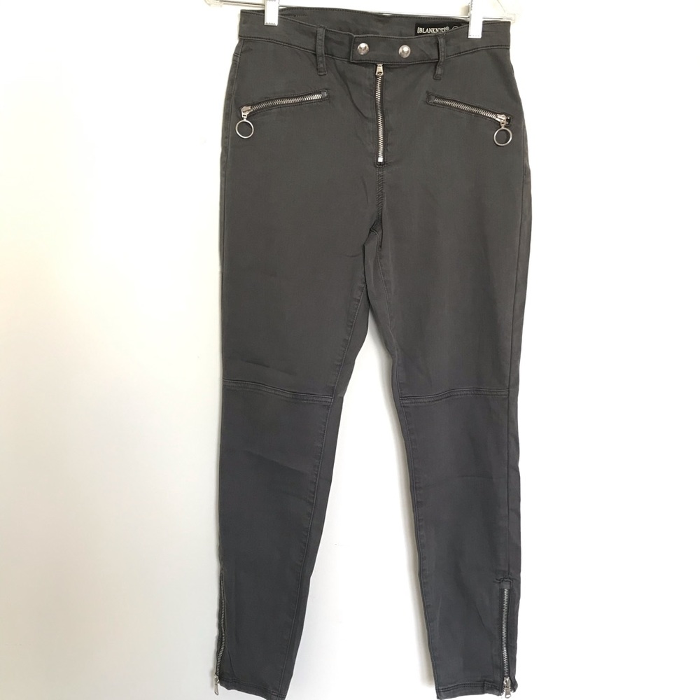 Blank NYC Exposed Zipper Skinny Pants in Grey